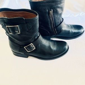 FRYE Leather Black Boots Vicky Engineer Double Buckle inside zipper Moto  size 7